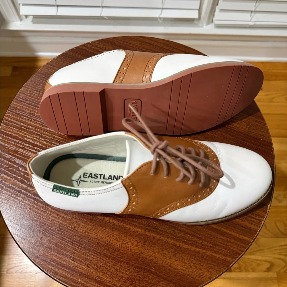 Eastland Women’s White and Brown Women's Flats! Size 8! Best Offer Accepted! 🤍🤎 - Picture 7 of 13